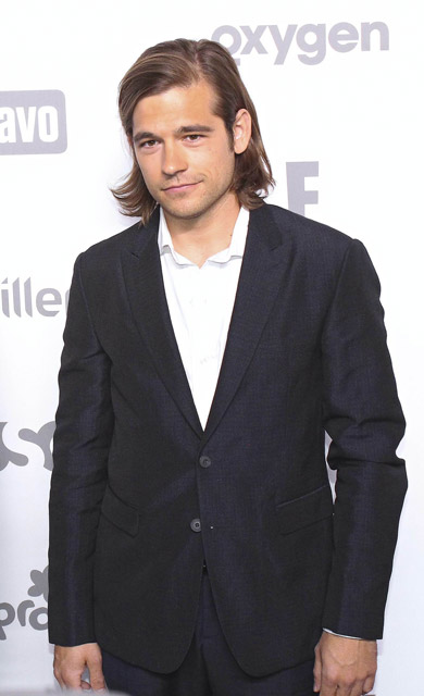 Jak vysoký je Jason Ralph