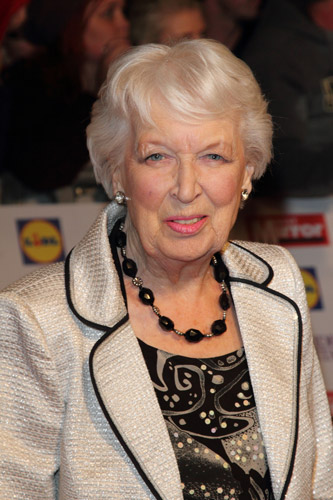 Quanto è alto June Whitfield