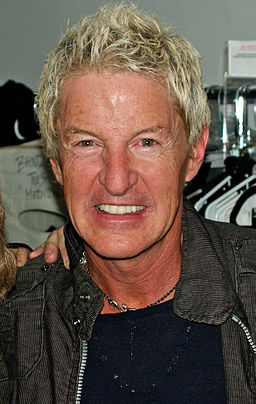 Kevin Cronin en el backstage del musical Rock of Ages off-Broadway