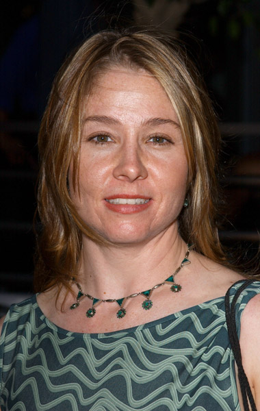 Qual é a altura Megan Follows