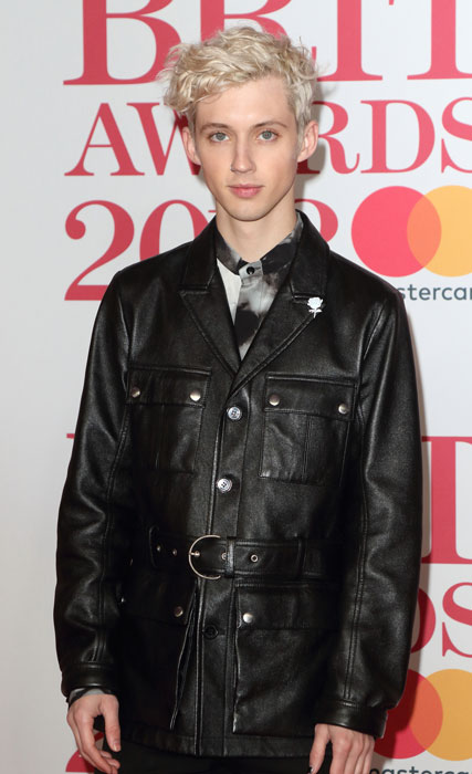 Milyen magas Troye Sivan